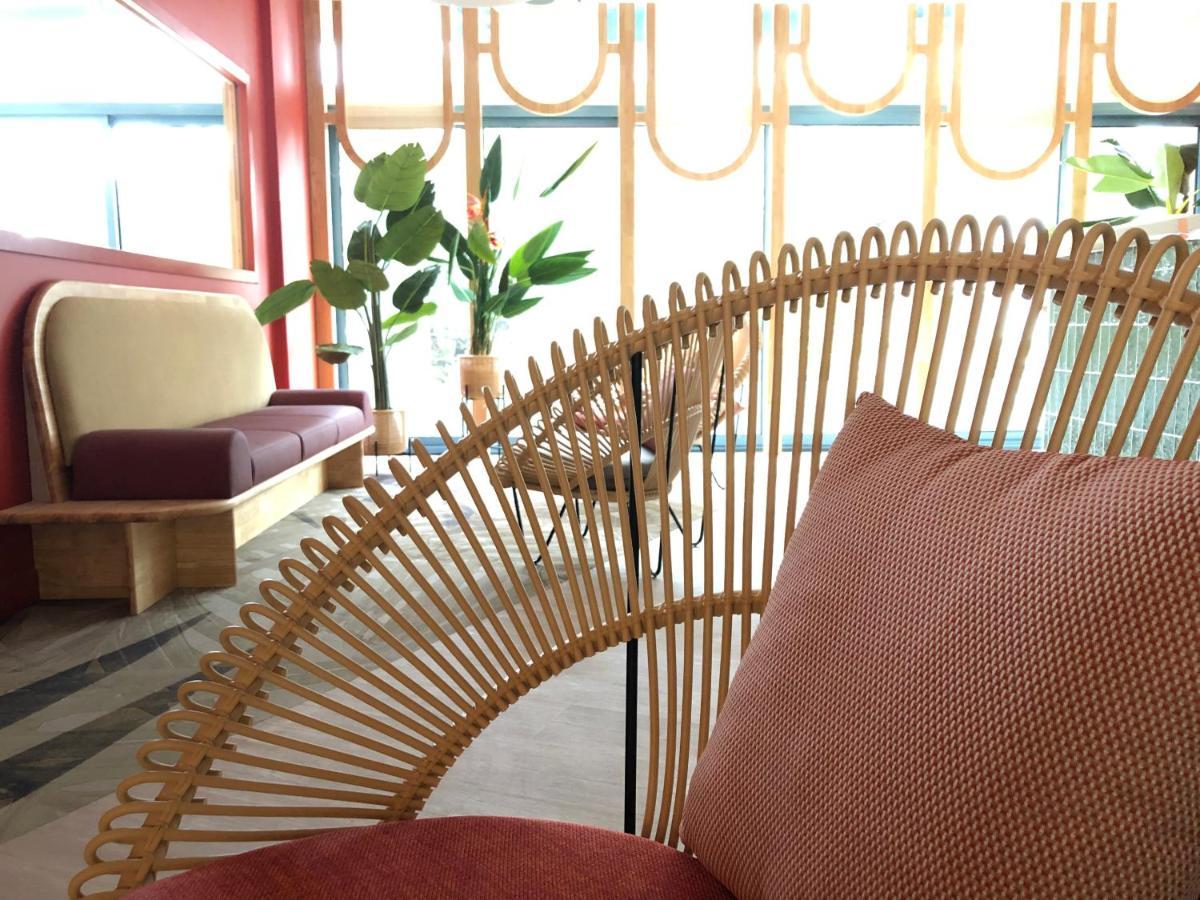 Hotel Ibis Styles Antibes Esterno foto