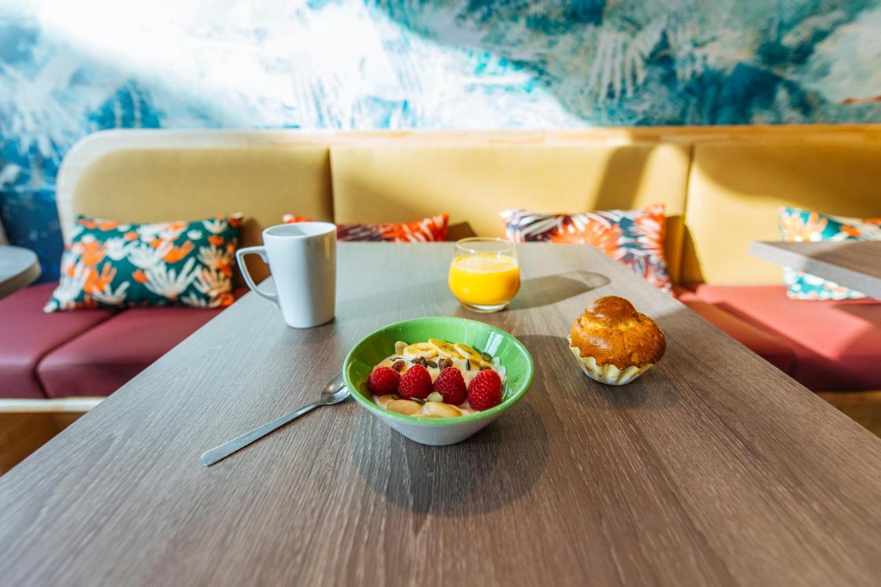 Hotel Ibis Styles Antibes Esterno foto