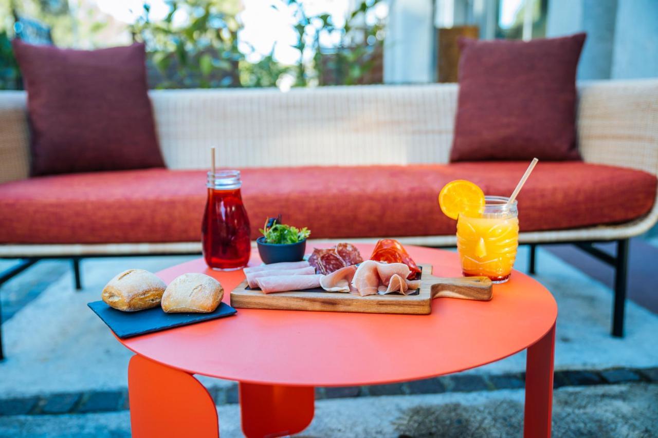 Hotel Ibis Styles Antibes Esterno foto