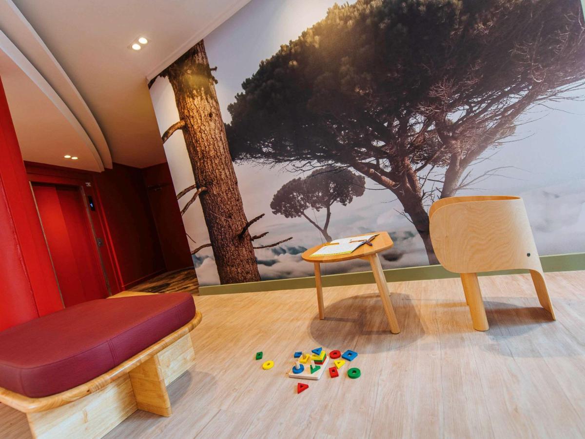 Hotel Ibis Styles Antibes Esterno foto
