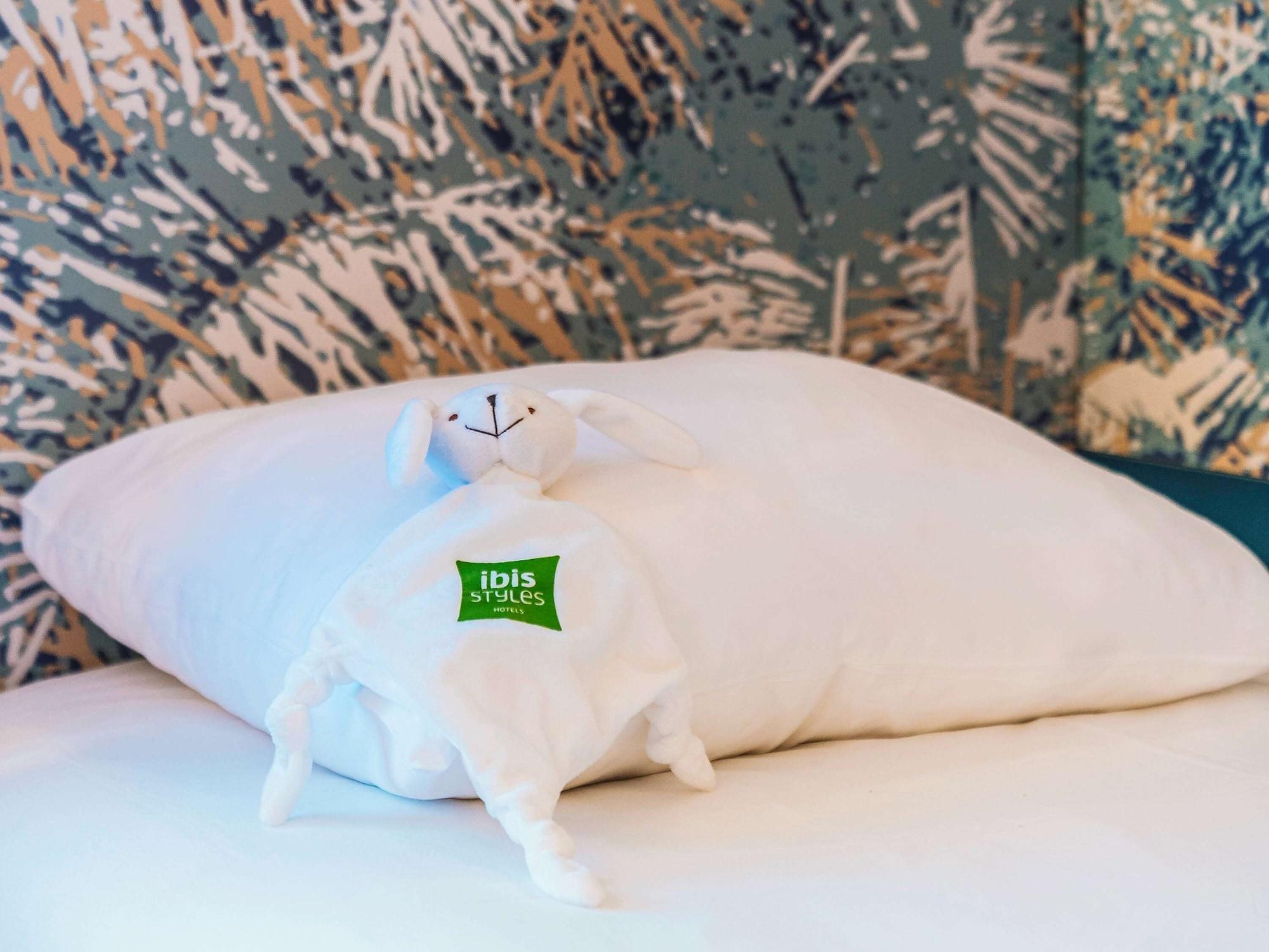 Hotel Ibis Styles Antibes Esterno foto