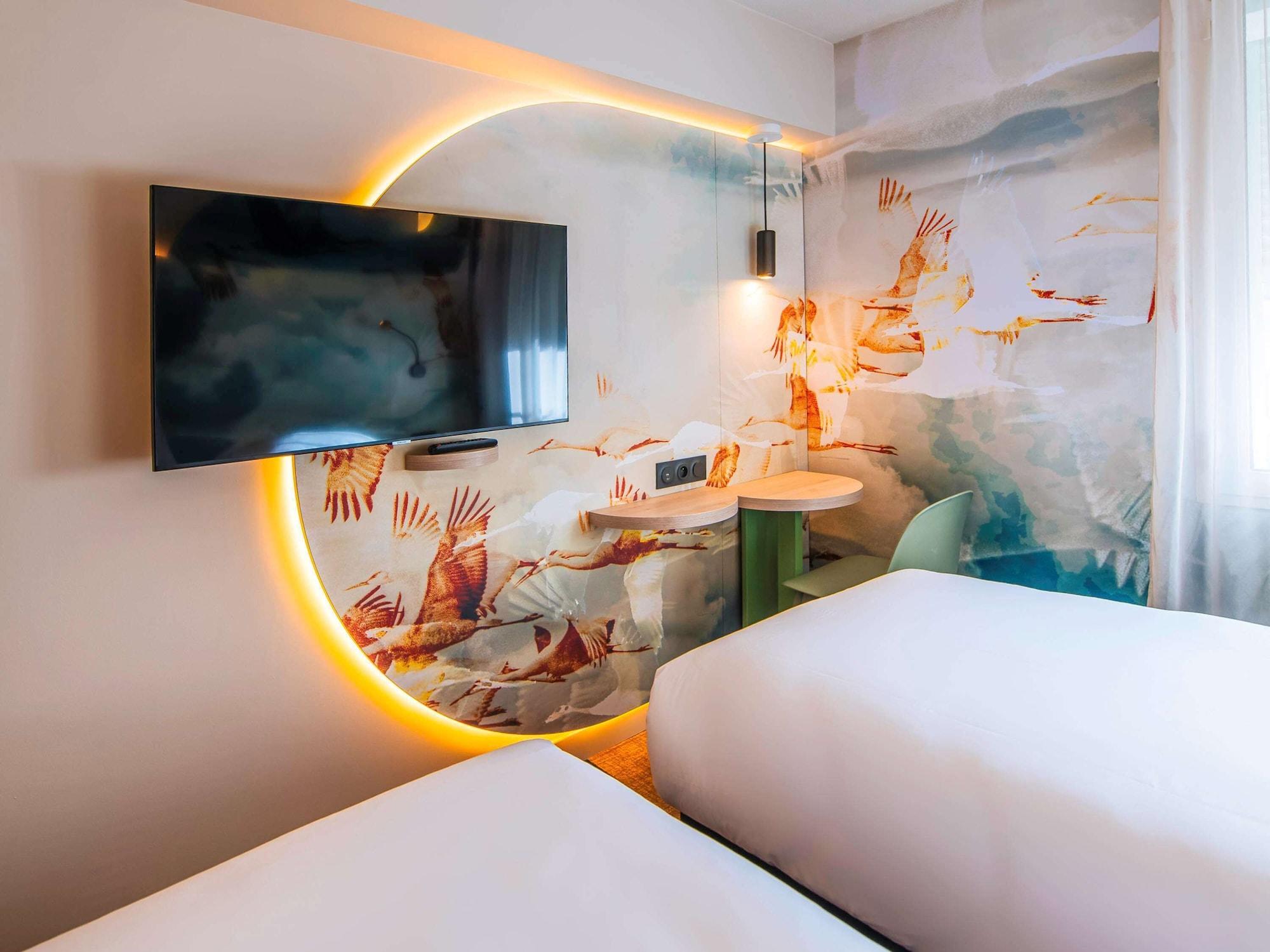 Hotel Ibis Styles Antibes Esterno foto