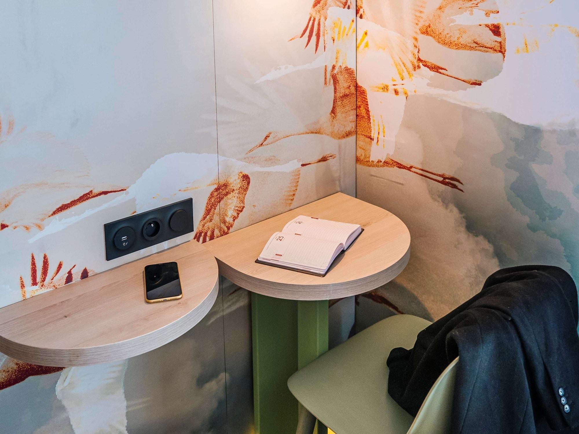 Hotel Ibis Styles Antibes Esterno foto