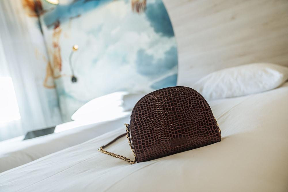 Hotel Ibis Styles Antibes Esterno foto