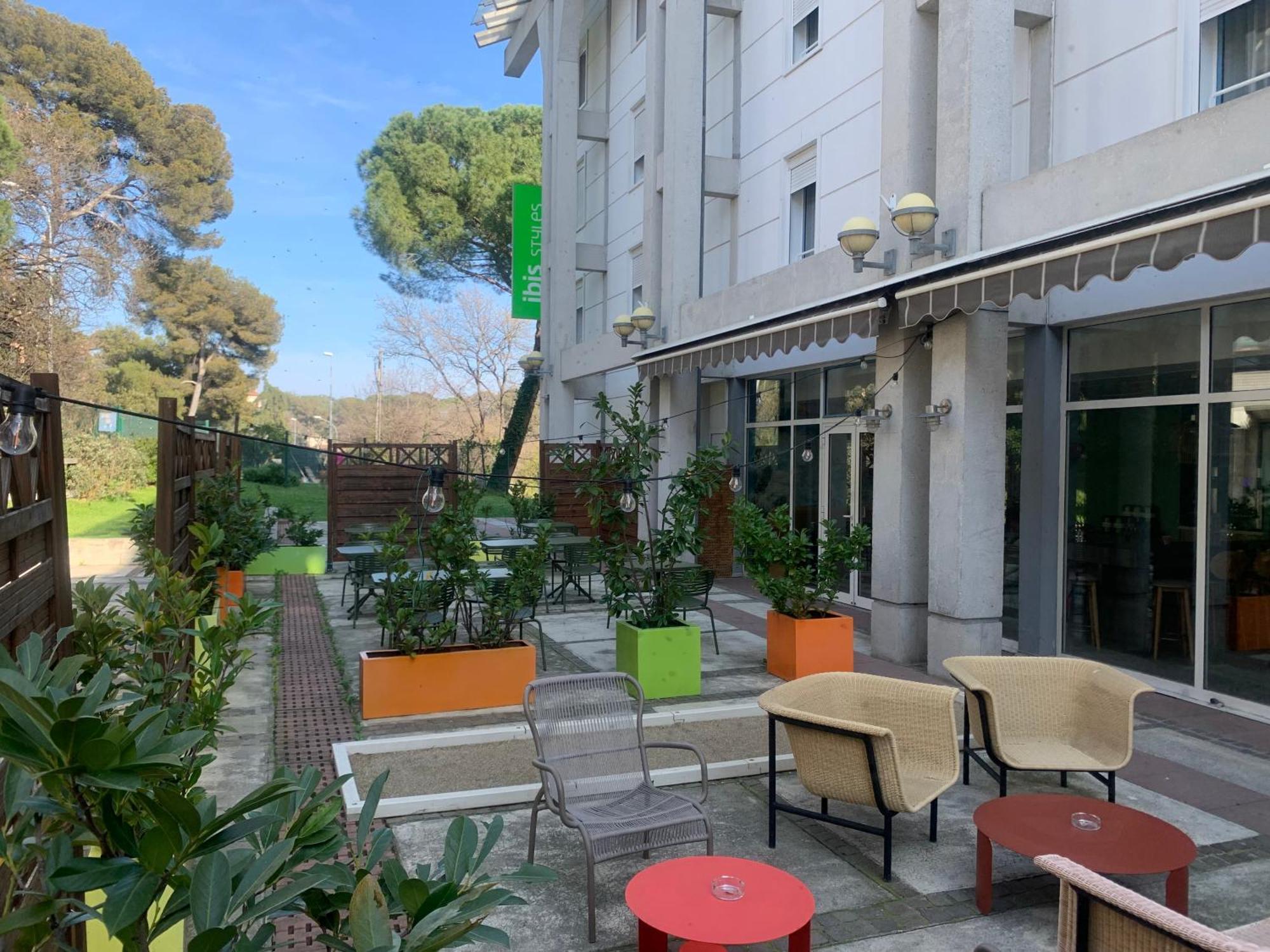 Hotel Ibis Styles Antibes Esterno foto