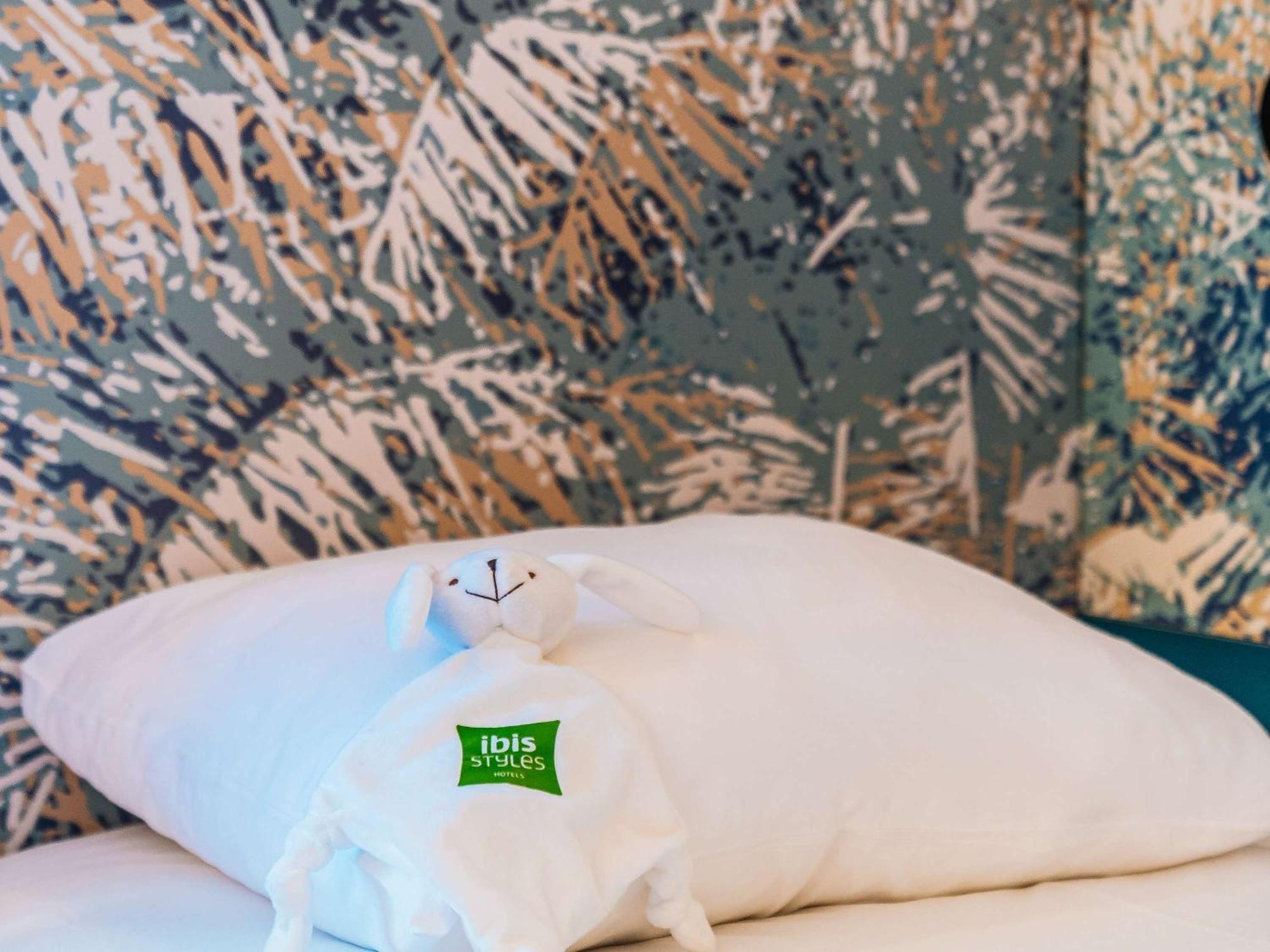 Hotel Ibis Styles Antibes Esterno foto