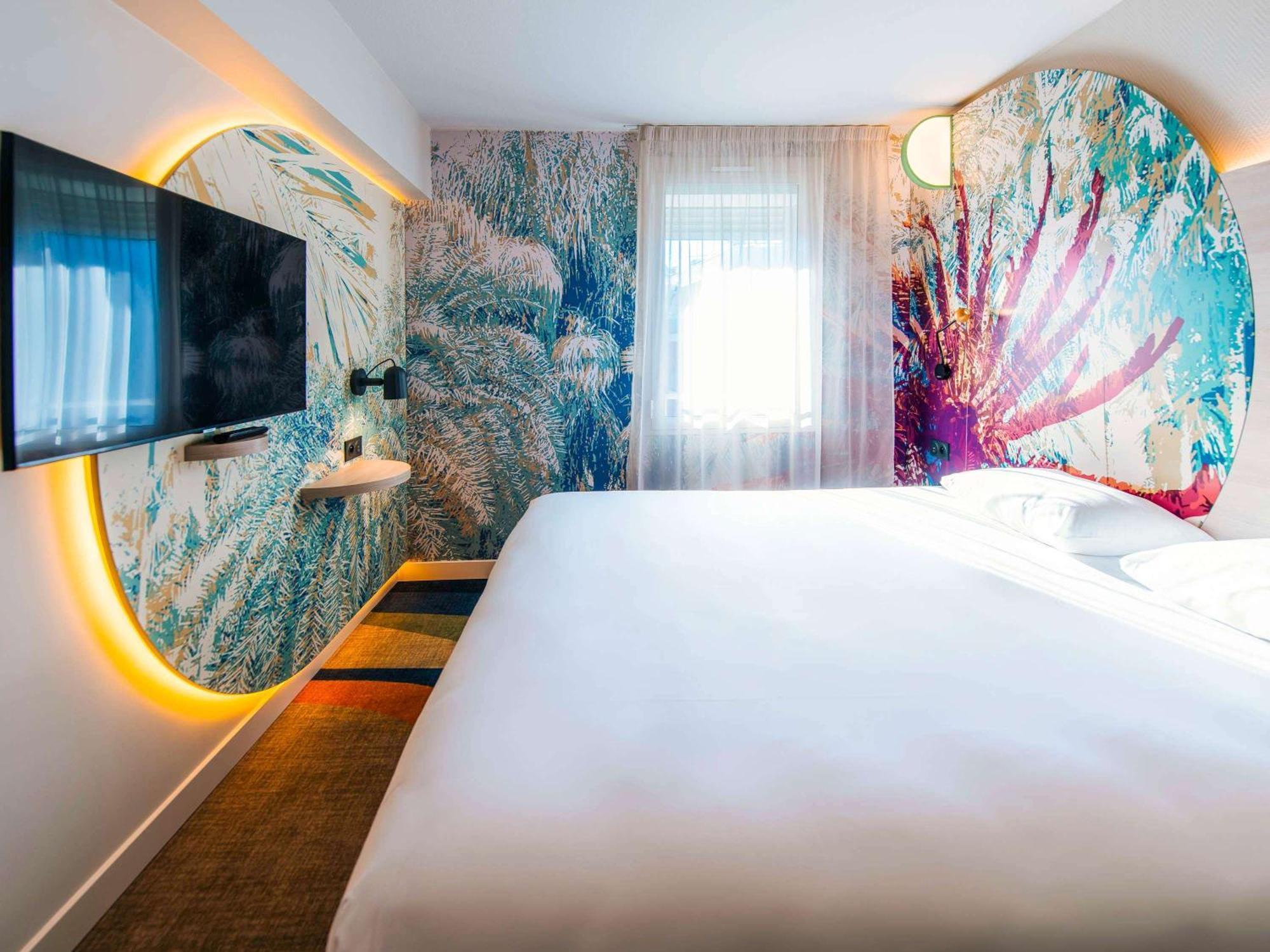 Hotel Ibis Styles Antibes Esterno foto