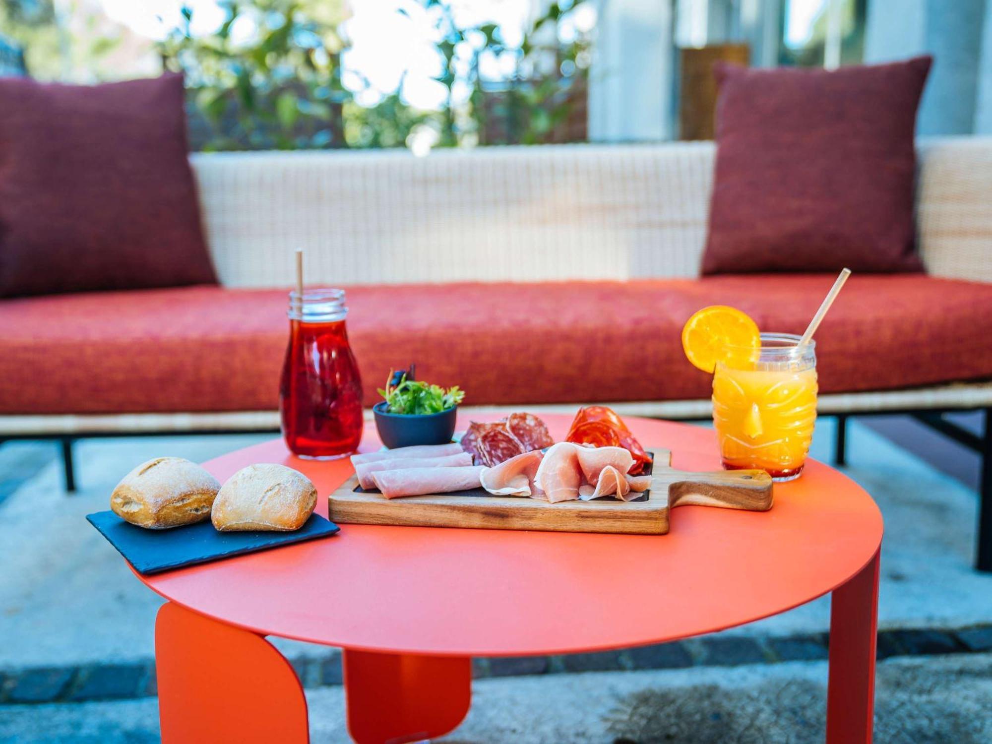 Hotel Ibis Styles Antibes Esterno foto