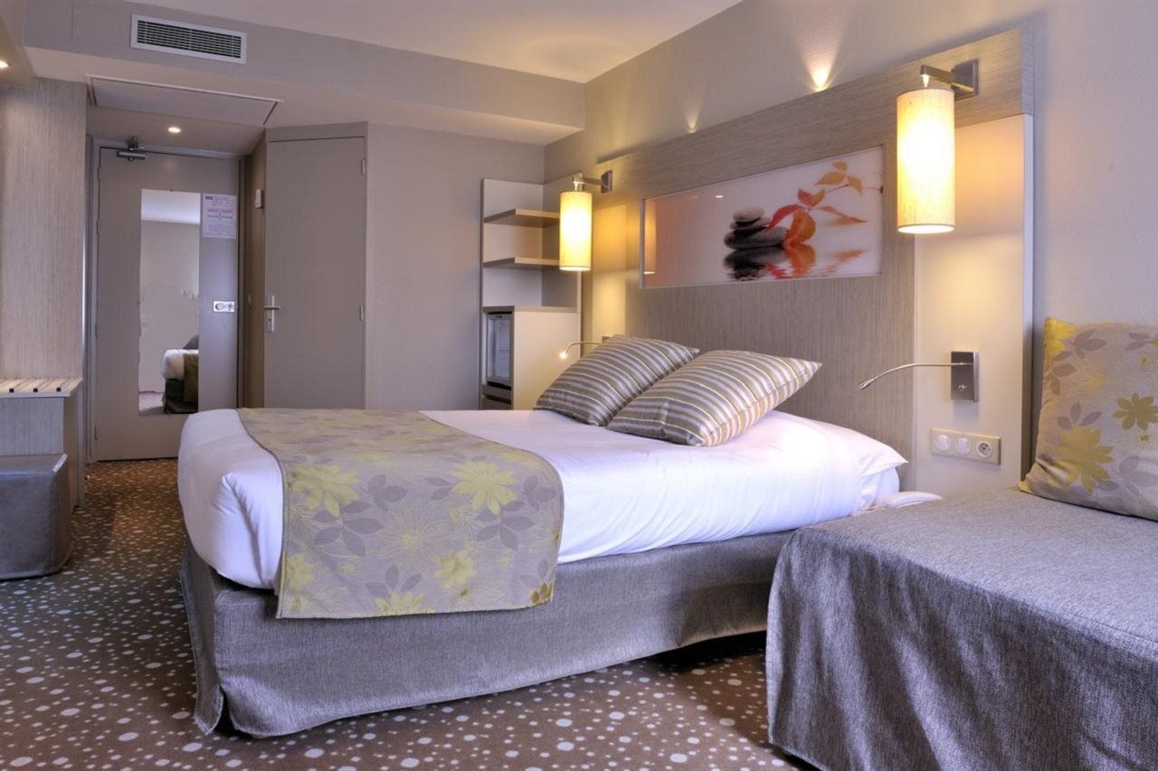 Hotel Ibis Styles Antibes Esterno foto
